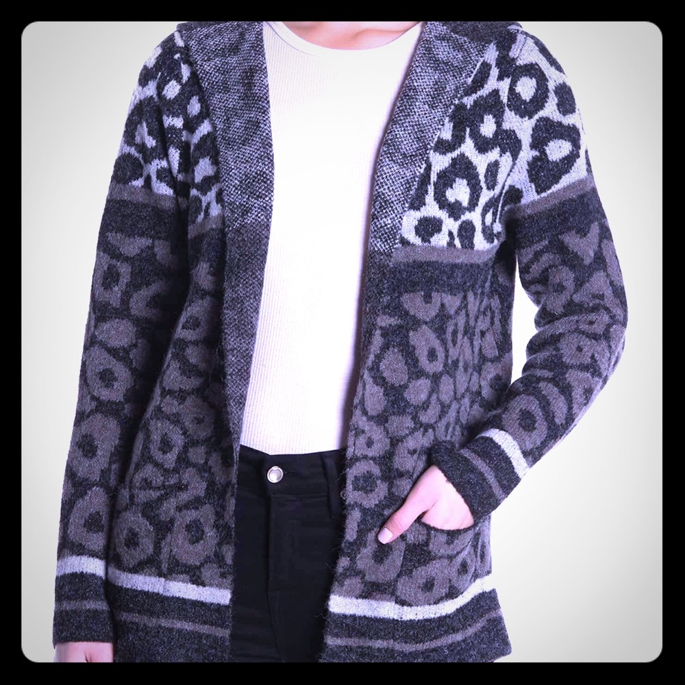 Joseph A. Leopard brand new grey cardigan
